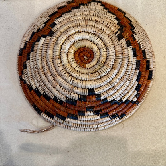 NWT Zambia, Africa Handmade Basket. Made by the Lozi people of southern Africa - Picture 2 of 5